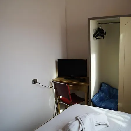 Adele Hotel