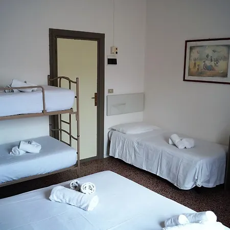 Adele Hotel 2*
