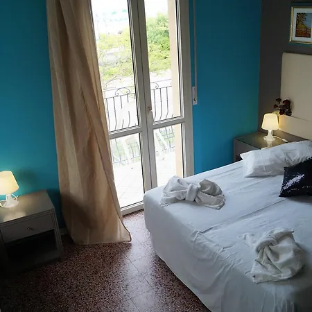 Adele Hotel 2*